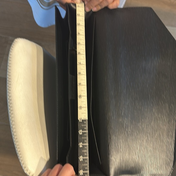 Louis Vuitton Briefcase *Authentic* no damage - Picture 8 of 9